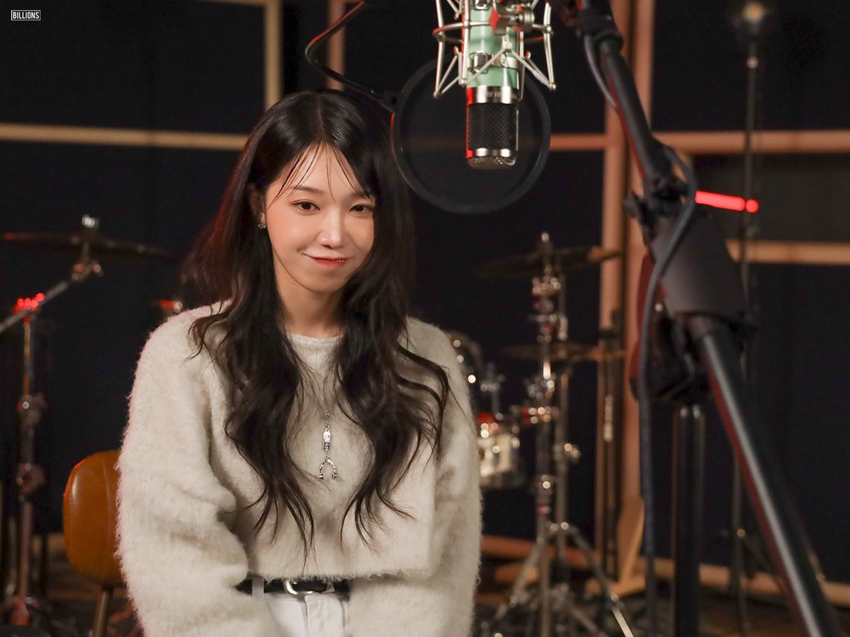 [📺] #정은지
⠀
<더 멜로디 오브 타임 - 세월여가> 비하인드 공개📸
⠀
정은지 아티스트만의 섬세한 감성으로 노래하며
깊은 감동을 전한 비하인드 현장 💕
⠀
#JEONGEUNJI
#HOYtv #HOY77 #세월여가
#빌리언스 #BILLIONS