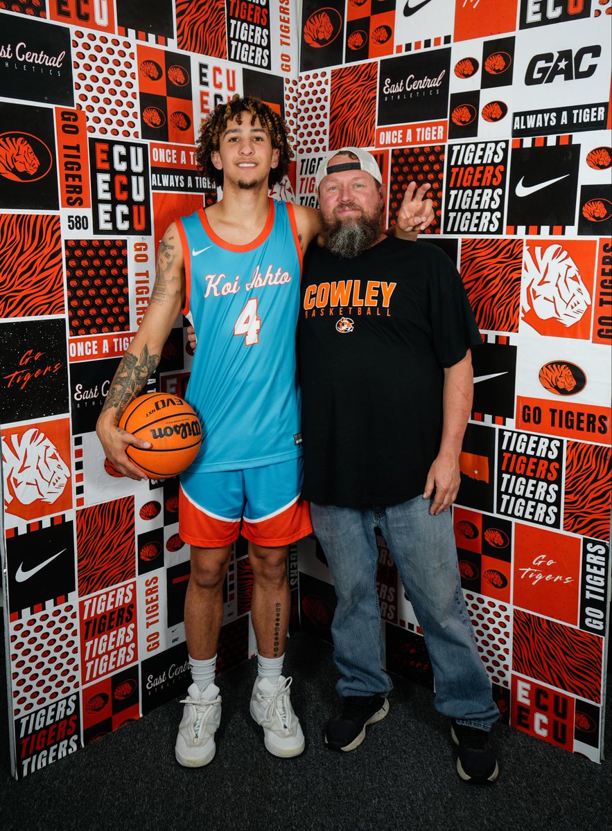 KydenThompson's tweet photo. official visit! https://t.co/fKvHN98Rug