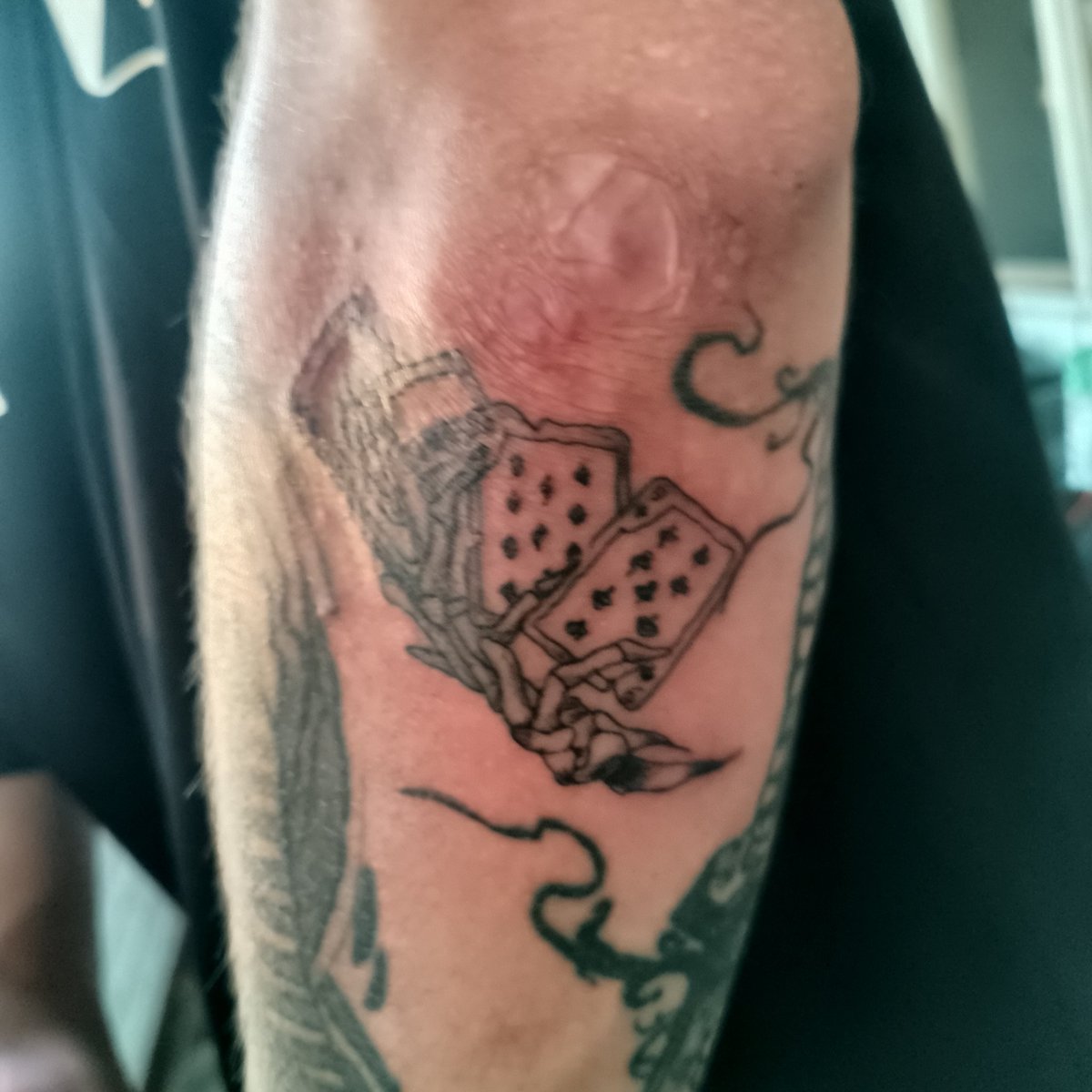 TablonPlay's tweet photo. AutoTattoo realizado en StudioDamn 

Citas y cotizaciones: 3113718073

#autotattoo #studiodamn #cartas #tattoos #tatuajes #juego #casino #tattoo #tatuaje #azar #juegos #tattooshop #ink https://t.co/O26CzSKI1C