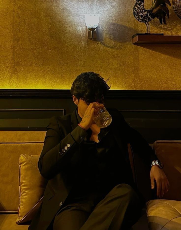 snopxi's tweet photo. [au] : donde q!Al es un actor famoso y q!4sh es un rockstar entrando al mundo de la actuación, ambos se odiaron a primera vista, se aborrecían, pero sus fans solo podían ver una química increíble. 
       → #aldash 
       → se shippean cubitos no cc's. https://t.co/10VwdBzUz9