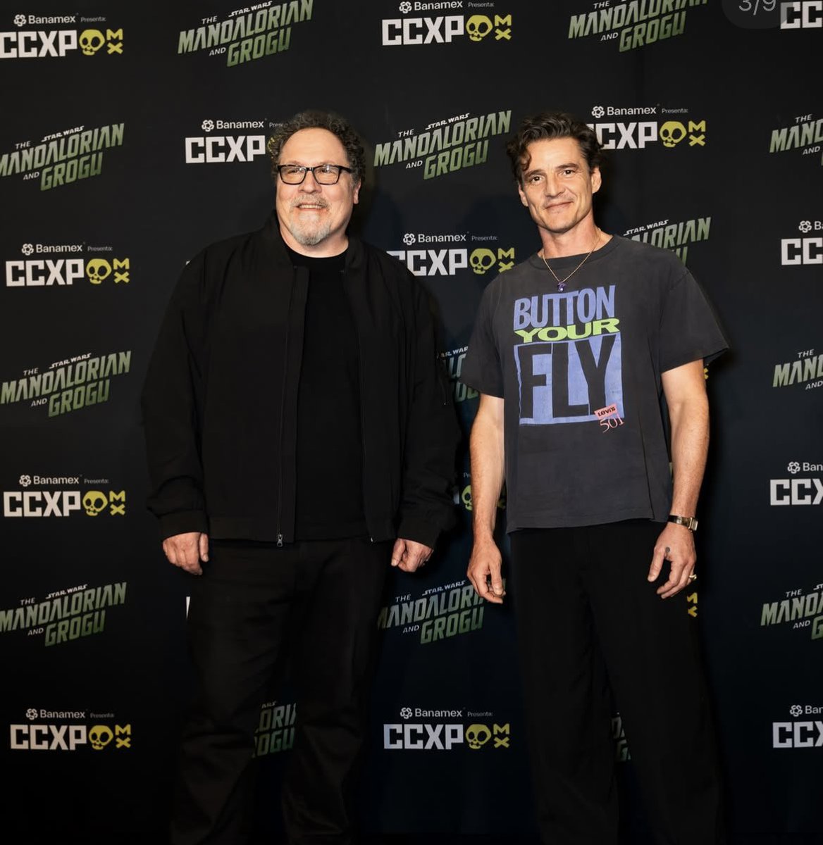 SombradeImperio's tweet image. Así el color de Mandalorian y Grogu en la CCXP con Pedrito Pascal y Grogu mas Mexicanos que nunca y Jon Favreau que es pura luz 😮‍💨🇲🇽
#StarWars #CCXPMX #Grogu #Mandalorian