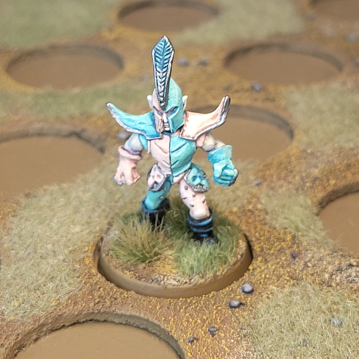 KhorneliusPraxx's tweet image. This was my initial test, and I think it worked out better than expected.
Should I keep on going and complete the team, or do you hate it so much and think I should make them with a more common sports uniform color combo? (Pale Flesh is not a color?!) 🤔 @vallejocolors #bloodbowl