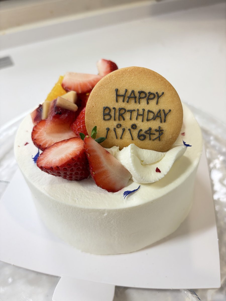 macaron strawberry tweet media