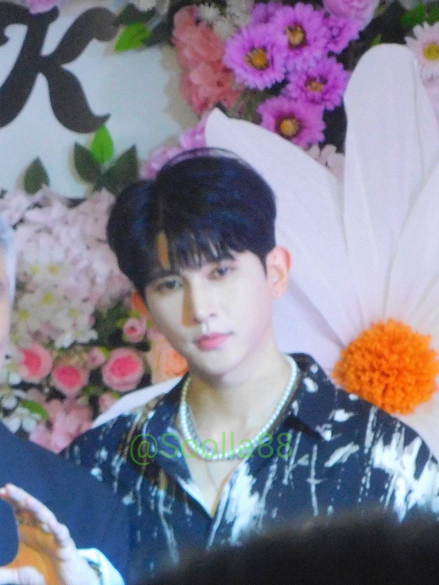 SoollaShin8889's tweet image. 260425 @KiSSeop91 at
Grand Opening of Assemble K Store at Lotte Mall Kuningan Jakarta, Indonesia.
Thank You #assemble_jakarta for giving us this great opportunity to meet them 😍😊 #Kiseop #Hoon #Ukiss #기섭 #훈 #유키스 #ux1