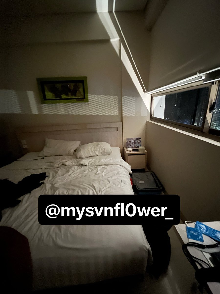svnfl0wers tweet media