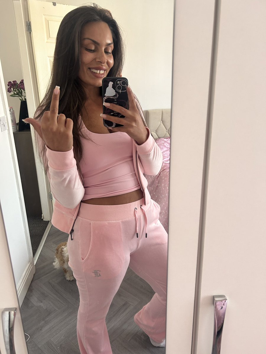Mean Queen rt tweet media