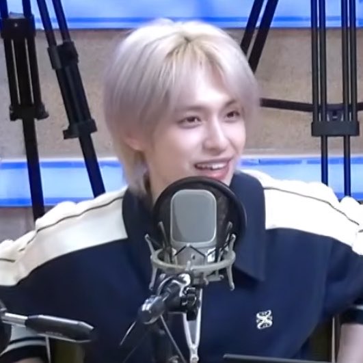 몰름이 tweet media