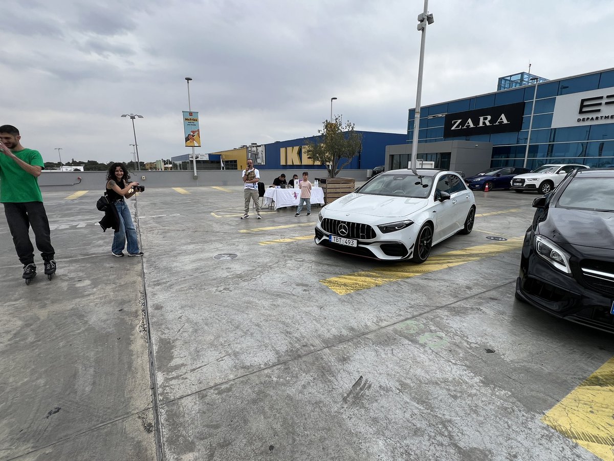 MikeOrph's tweet photo. Good fun for a good cause π
#LibertyWalk #CarsForACause #CharityEvent https://t.co/4i5eUU7pys