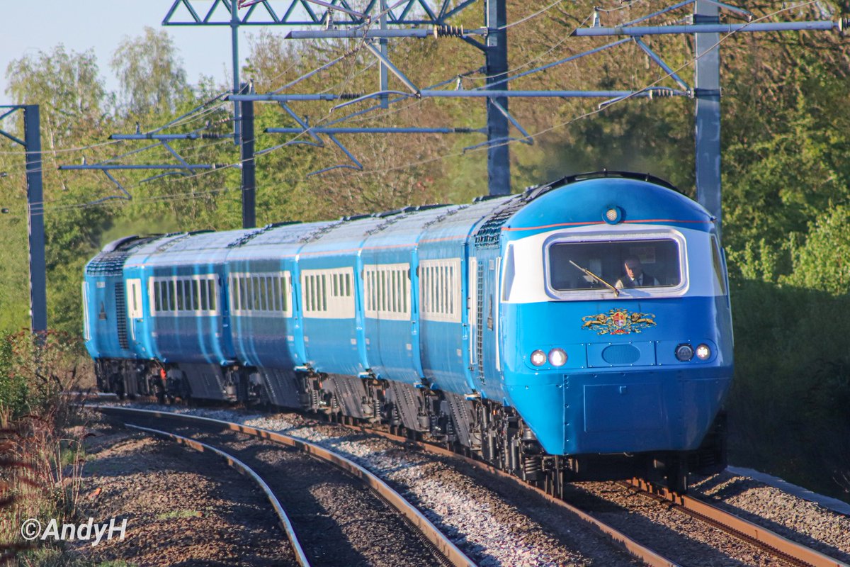 holtona72's tweet photo. #MondayMorningBlues Three more shots of the stunning @LocoServicesGrp #BluePullman #HST at sunny Kettering first thing on Saturday morning. 43059 'Loch Shiel' leading & 43058 'Loch Eil' on the rear of 1Z43 St.Albans City to Inverness 'Lord of the Isles Pullman' #LSL #MML 25/4/26 https://t.co/9CQ3qTg4n5