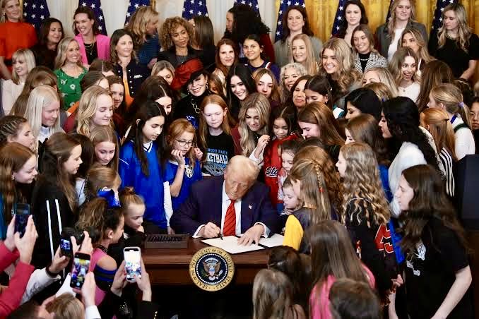 ryan_nelso16107's tweet image. 110%!

Trump signed an E.O., retaining girls and women's Title IX protections and rights!

Joe Biden doesn't even know what a woman is, posing with men in (and out of) dresses on sacred White House grounds.

Unbelievable!!