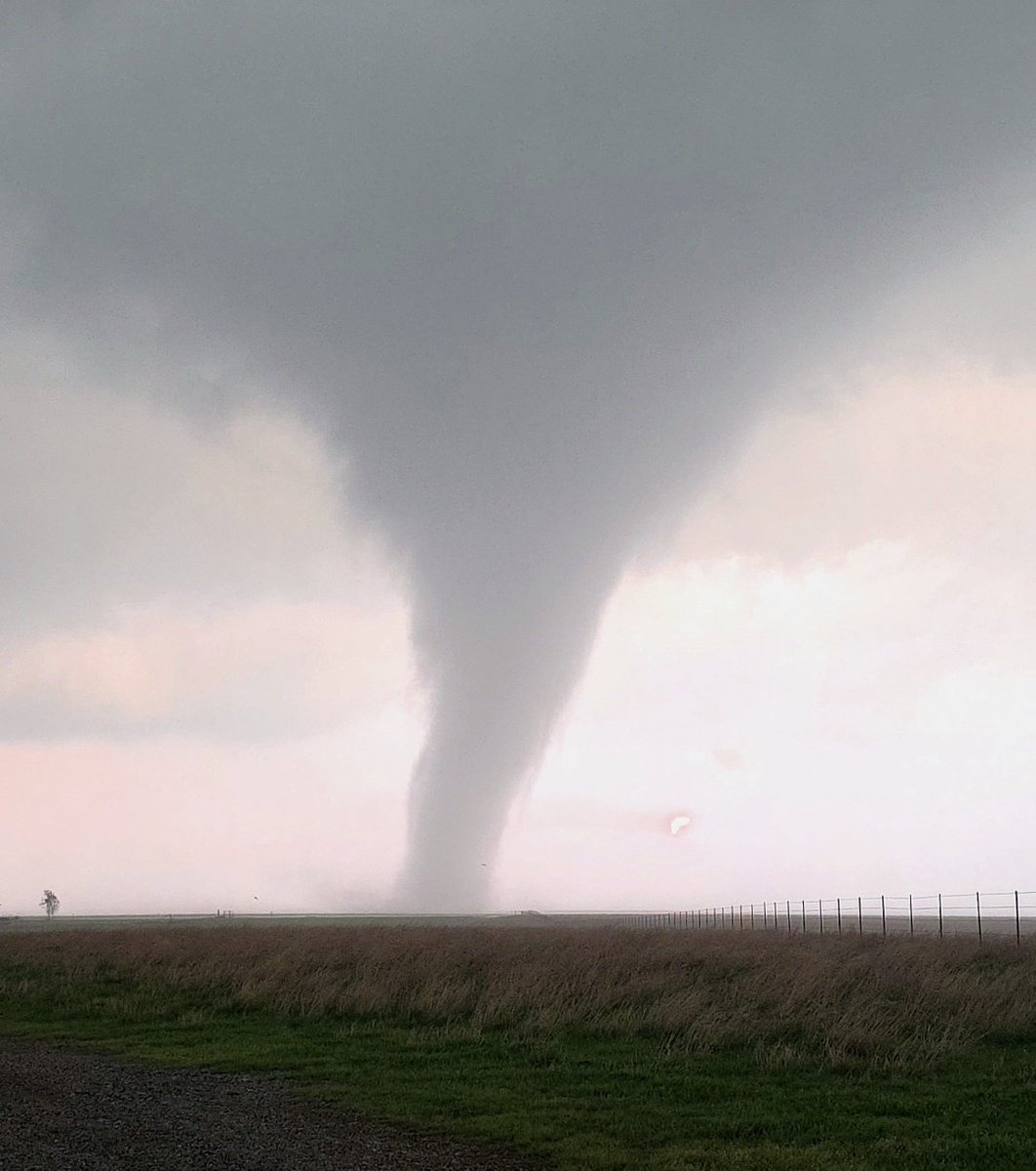 nmjameswilson's tweet image. Today is an example of how things can change quickly. After looking at sat this morning I thought about making today a travel day. Glad I stuck it out. Roads made it hard to get extremely close but what a fun day. #wxtwitter #okwx