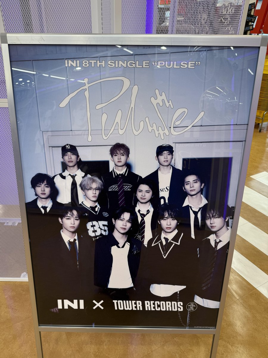TOWER_Shibuya's tweet image. 【#タワ渋INI】

＼📣コラボポスターの掲出期間は本日まで➰‼️／

#INI 8TH SINGLE『＃PULSE』
INI×TOWER RECORDS💿

そして抽選プレゼント企画実施中💙
🔗x.gd/OAzdQ

メンバーコメント映像もオンエア中です🌟

#MINI の皆さまのご来店お待ちしてます😉🫶

@official__INI

#INI_PULSE