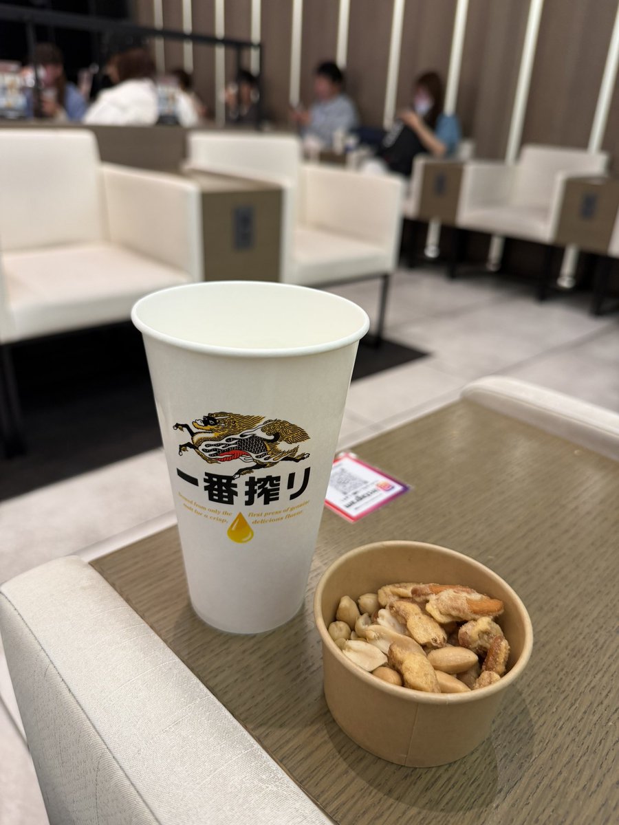 consaurunner's tweet photo. 13時00分
セントレア着
取り急ぎカードラウンジで
ビール。ここはホントいいね。
飲み放題で。

#名古屋 #一人旅 #旅ラン #豊臣兄弟 #サウナ #城  #せんべろ https://t.co/zZJuAyWMoL