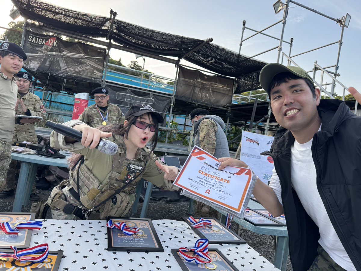 akamedamaoyaji's tweet photo. 珍しいでしょ👿
真剣に銃構えてる俺🥸
さとまこにもしっかり負けたけど楽しかったな〜
炸裂キウイメンバーと参加したけど晩御飯争奪戦だったから真剣だったのよ💃
のぐっちゃんご飯美味しゅう頂きました✨
みんなも次回は一緒に遊ぼうぜ😁
すっくん画像ありがとう🙏
＃PSマッチ
＃ぐるぐるすっくん https://t.co/JUdxe51O4A