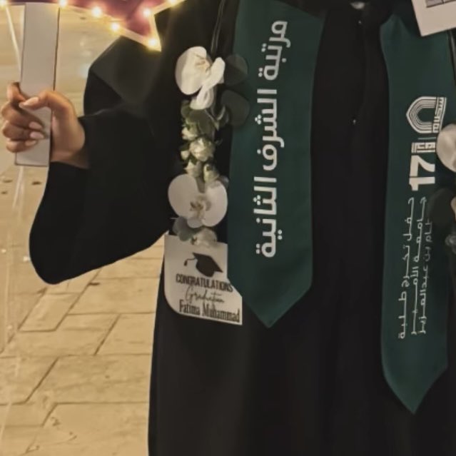 rouxvx's tweet photo. "سرني تخرجك ياكل السُرور
ألف مبروك التخرج يا كل روحُي🤍🤍🤍" https://t.co/VdOQKfGelH