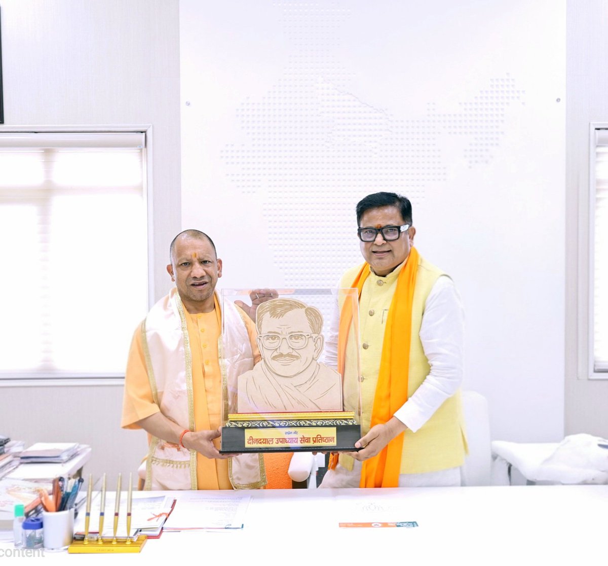 उत्तर प्रदेश के लोकप्रिय यशस्वी मा. मुख्यमंत्री परम पूज्य आदरणीय श्री <a href="/myogiadityanath/">Yogi Adityanath</a> जी महाराज से शिष्टाचार भेंट कर आशीर्वाद प्राप्त किया।

BJP Uttar Pradesh