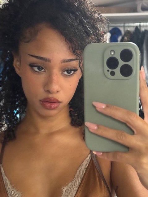 manziefiles ♡ tweet media