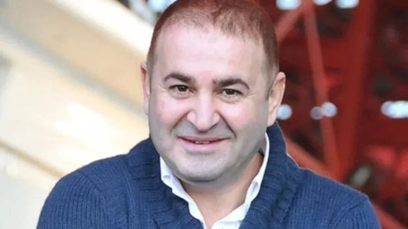 Şafak Sezer'in Yüzündeki Değişim Gündem Oldu
Ünlü komedyen Şafak Sezer'in sosyal medyada yayılan son fotoğrafı, yüzündeki belirgin değişimle dikkat çekti. Takipçilerinden 'estetiğin dozu fazla kaçmış' yorumları geldi.#Magazin