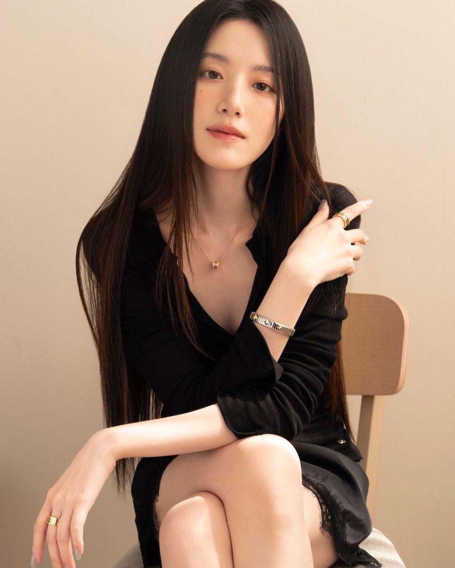 4/30 舒華將現身台北101，為寶格麗 BVLGARI B.zero1 系列新品站台！

instagram.com/p/DXnxgPBE3aD/…

#슈화 #SHUHUA #舒華