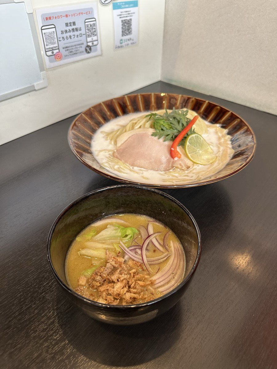 yasu3650's tweet photo. 麺処 まるは RISE

限定＂裏＂

クラムグリーンカレーつけ麺

ココナッツミルクに浸かった麺にピリッと辛い豚骨、貝白湯ベースのグリーンカレースープ！

ガッツンっとパンチの効いた味で食べ進めて行くとココナッツミルクが麺に絡ま��て段々まろやかに変化していく

最後はココナッツミルクで割スープ https://t.co/L0lWiTRA5w