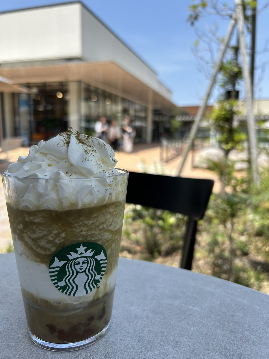 karaagesaiko50's tweet image. 良い天気だわね。
さて 吸い上げましょう。
 #THEフラペチーノof加賀棒ほうじ茶
 #Starbucks