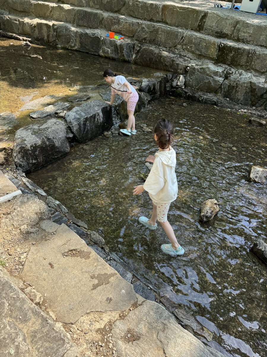 aibevy's tweet photo. 캠핑가서 bbq 하고 채집도 하고 아이들과 신나게 놀았다. 시내에와서는 단골 가게에서 양꼬치를 먹음. 주말 일기 끝. https://t.co/yAfbdH20Oi