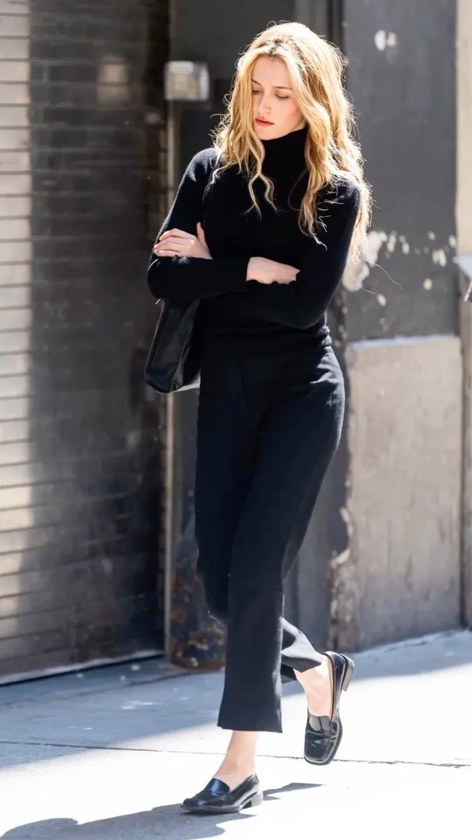 VlCTORlAVALE's tweet image. /  vicki  was  one  of  gotham’s  most  eligible  bachelorettes  #to  me ❗️❗️  senior  investigative  reporter  with  eight  years  of  experience ,  livingston  award  winner  and  polk  award  recipient  ❗️  don’t  forget  the  pulitzer  nom  and  snub  ❗️