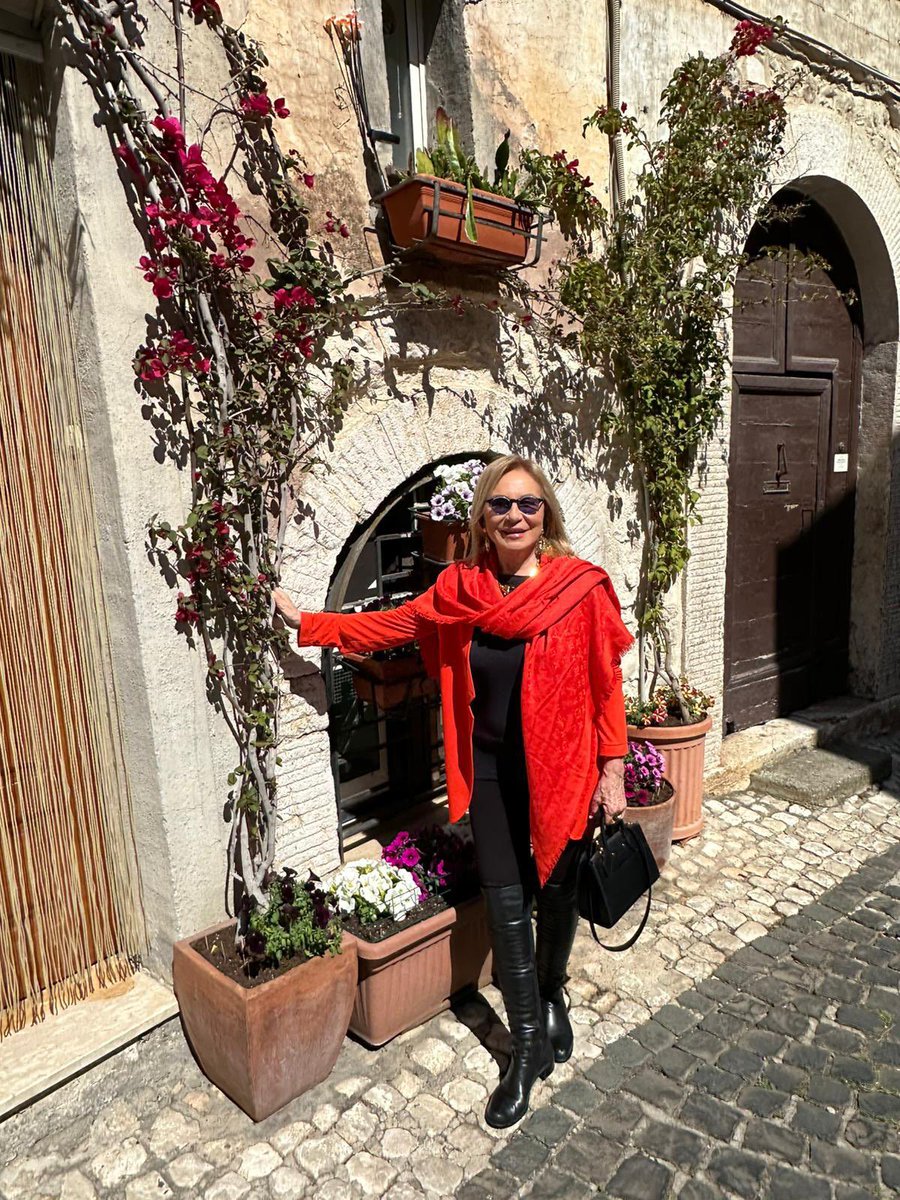 Rosanna Lambertucci tweet media