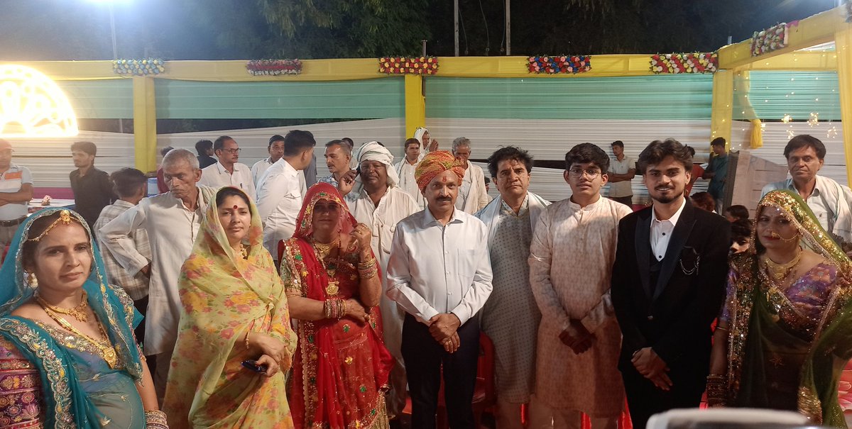 AshaMeenaSwm's tweet photo. सवाईमाधोपुर विधानसभा परिवार के ग्राम चकेरी, रांवल में वैवाहिक समारोह में सम्मिलित हो कर समस्त परिवारजनों को इस मंगल अवसर की हार्दिक बधाई एवं शुभकामनाएँ प्रेषित की।
#सवाईमाधोपुर  #विधानसभा https://t.co/x8Rom34j9O