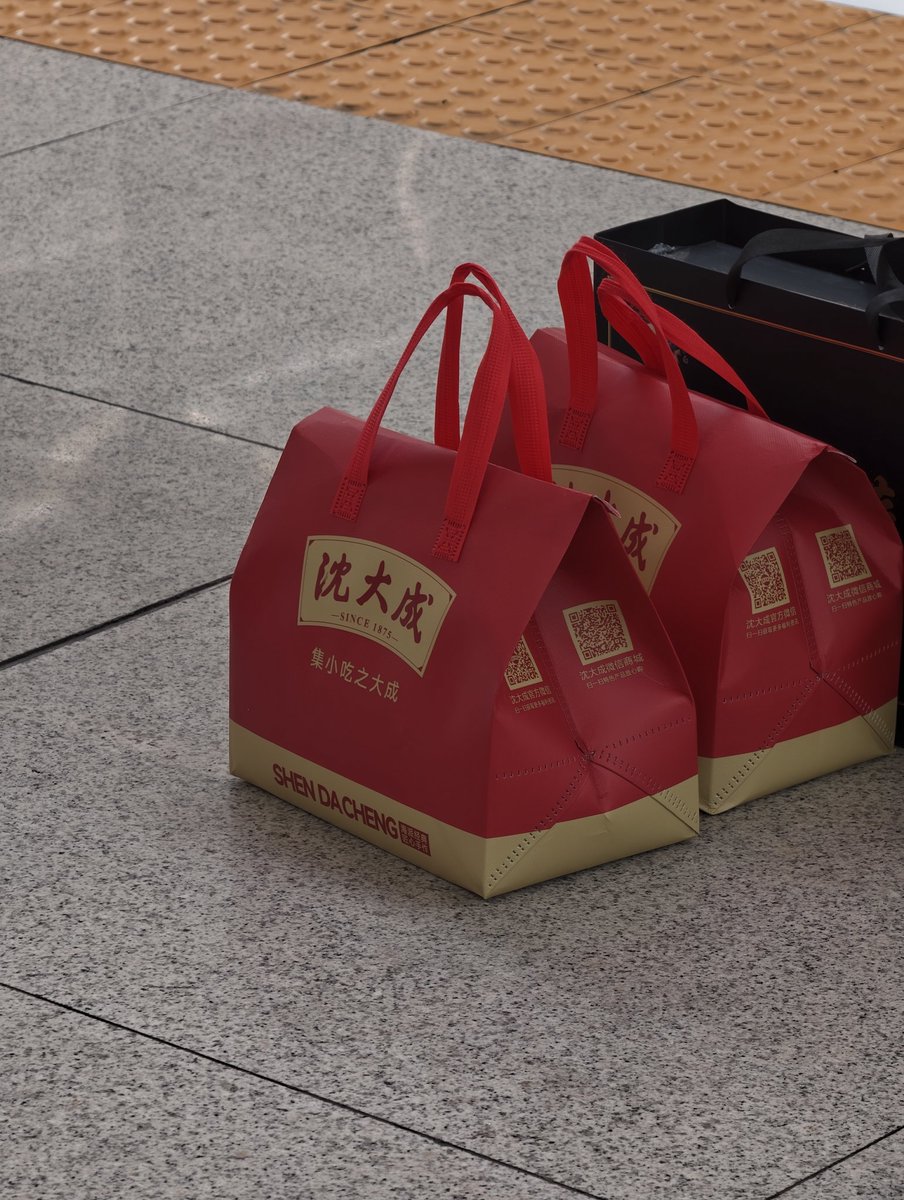 骆逸 tweet media