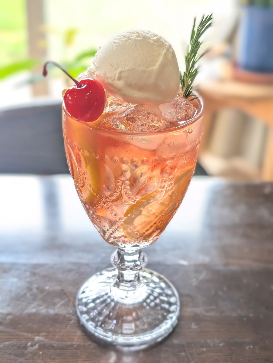 ぶんくりーむそーだ tweet media