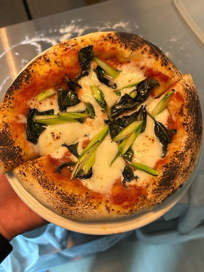 _fujimugi's tweet photo. 【明日！間借りイベント詳細！🍕】
生地から手作りのピッツァや酒好き主催2人が考えるアラカルトを、お酒と一緒にぜひお楽しみください！！
素敵なテラス席もあります！😏
お気軽に！1人でも！一杯だけでも！大歓迎です〜！！

⏰4月28日（火）18:00-24:00
📍〒152-0004 東京都目黒区鷹番3丁目8-10 1F https://t.co/L7OHAxwn4k