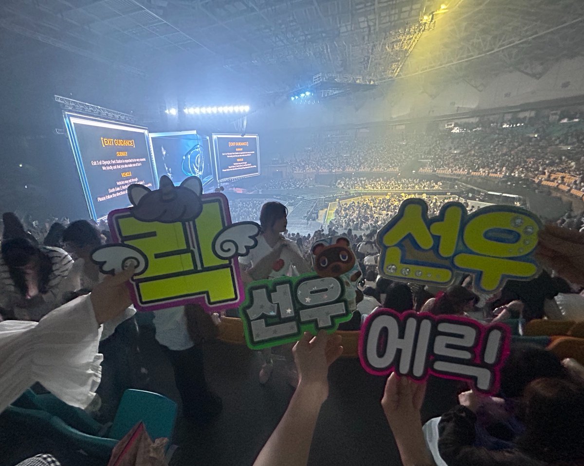 saki_tb_sty_ic's tweet photo. たまたま左右がイルドビで安心感半端なかった🥺
ありがと〜
初ぼっち本国コンで不安でしかなかったけど、可愛いドビさんに挟まれて心の底から楽しめました〜

@Tbz_Chisa_Eric 
@chamisun_412 
감사합니다〜
次は日本公演で会えたらいいな💗
2人に出会わせてくれたドボイズにも感謝💗
#THEBOYZ https://t.co/fsqvakpKl8