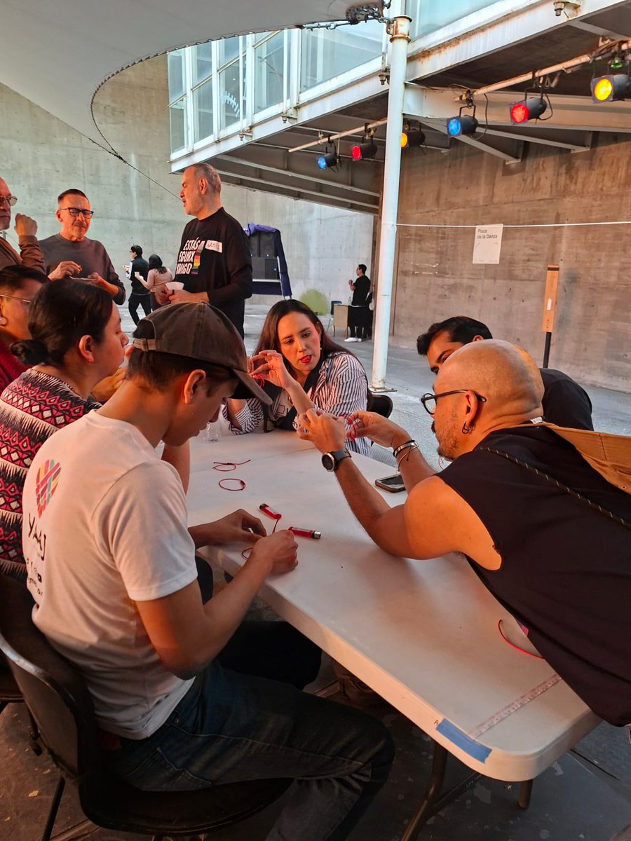 casalamoira's tweet photo. Nuestro proyecto para personas con VIH, SÒNAR, está a punto de terminar... pero no queremos dejar de recordar algunas de las formas en las que, desde la paridad hemos gecho comunidad 🫰

Este es un proyecto creado por comidiòn por @MidisPeru con apoyo de @YaajMexico y Gpo Galileo https://t.co/ktkEifJCJr