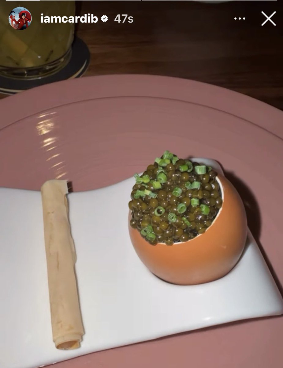 iciestcowboy's tweet image. wtf is cardi eating…