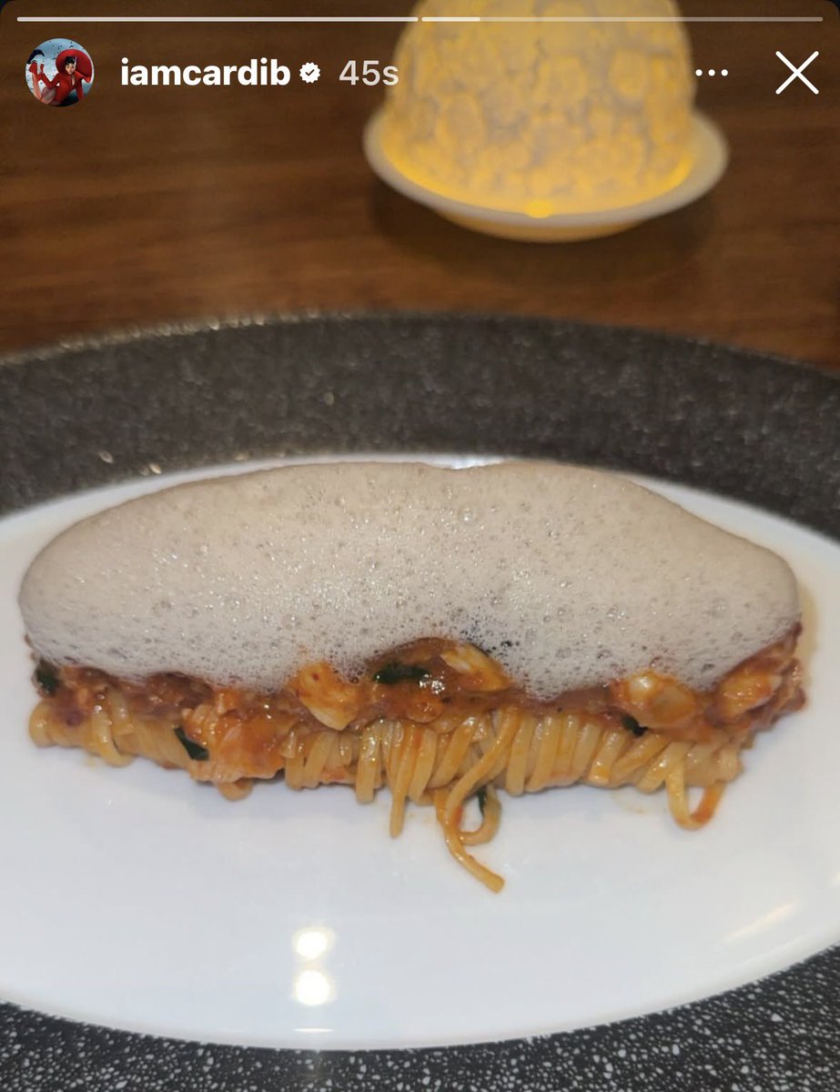 iciestcowboy's tweet image. wtf is cardi eating…