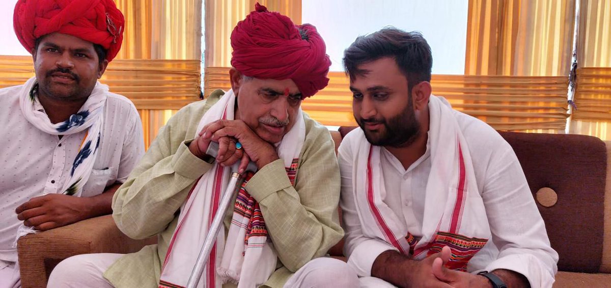 DEEPSBISHNOI_'s tweet photo. "परिंदों को मिलेगी मंजिल यकीनन, ये फैले हुए उनके पर बोलते हैं,
वो लोग रहते हैं खामोश अक्सर, ज़माने में जिनके हुनर बोलते हैं।" @GaneshRebari @OfficeOfGD https://t.co/iiMk2yf8B5