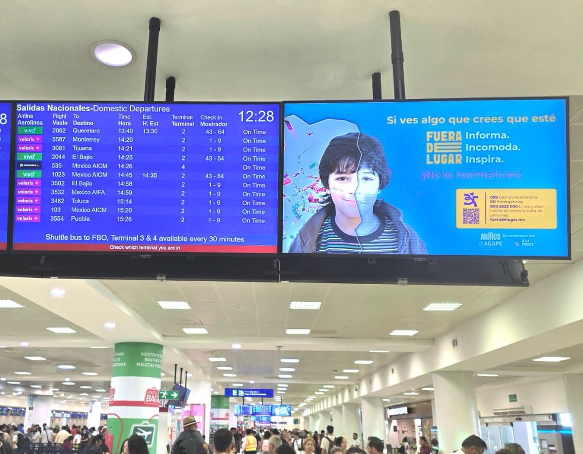 ANTHUS_AC's tweet photo. Gracias #ASUR por difundir nuestra campaña #SomosFueraDeLugarMX en las 4 terminales del Aeropuerto Internacional de Cancún.
Prevenir la Trata es responsabilidad de todos. ⚽️💙✈️ @its_apenalty https://t.co/Fr9tr66ujt