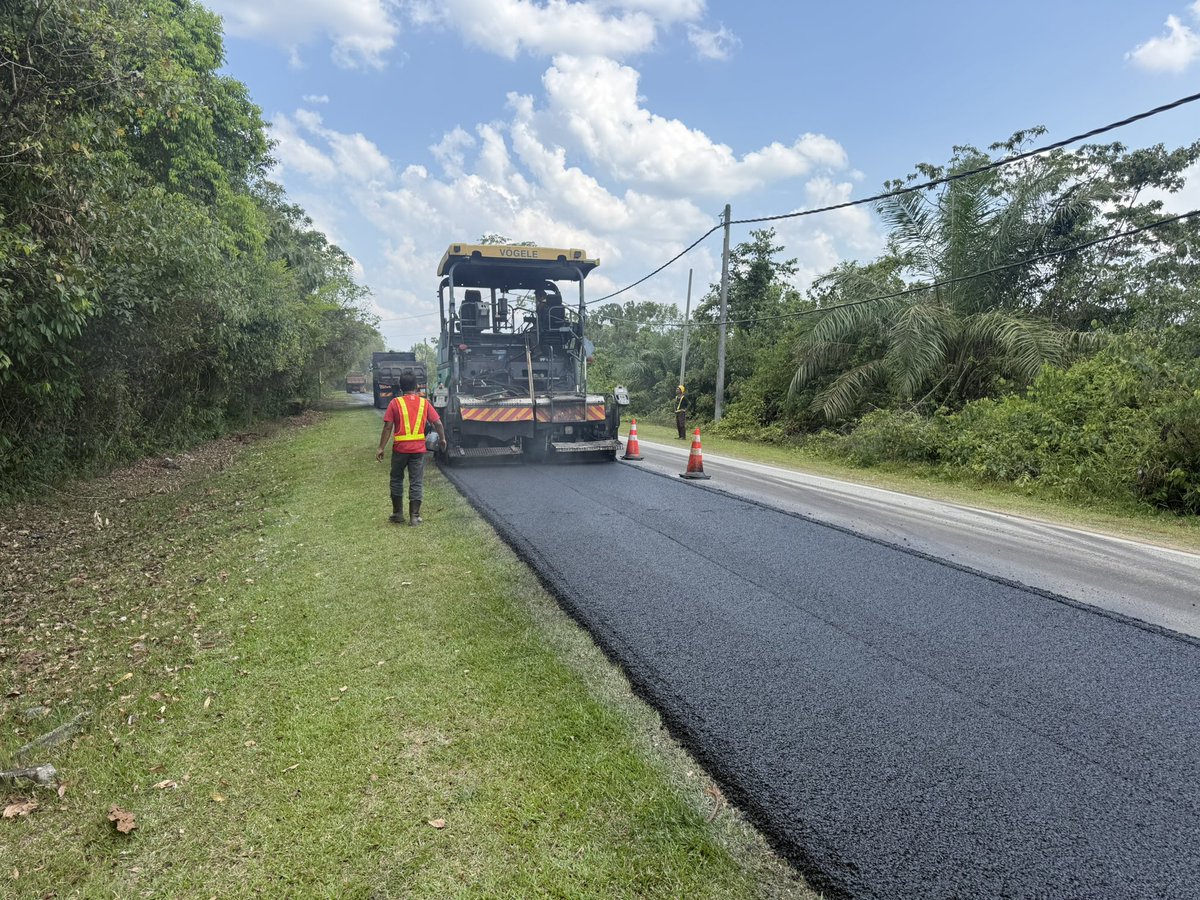 NorlanPremix's tweet photo. Crumb Rubber Modified Asphalt (CRMA)-  FT249, Sec 9.00 - 10.00, Jln Bukit Diman - Felda Tersal, Hulu Terengganu. https://t.co/Tgxe8BXvEU
