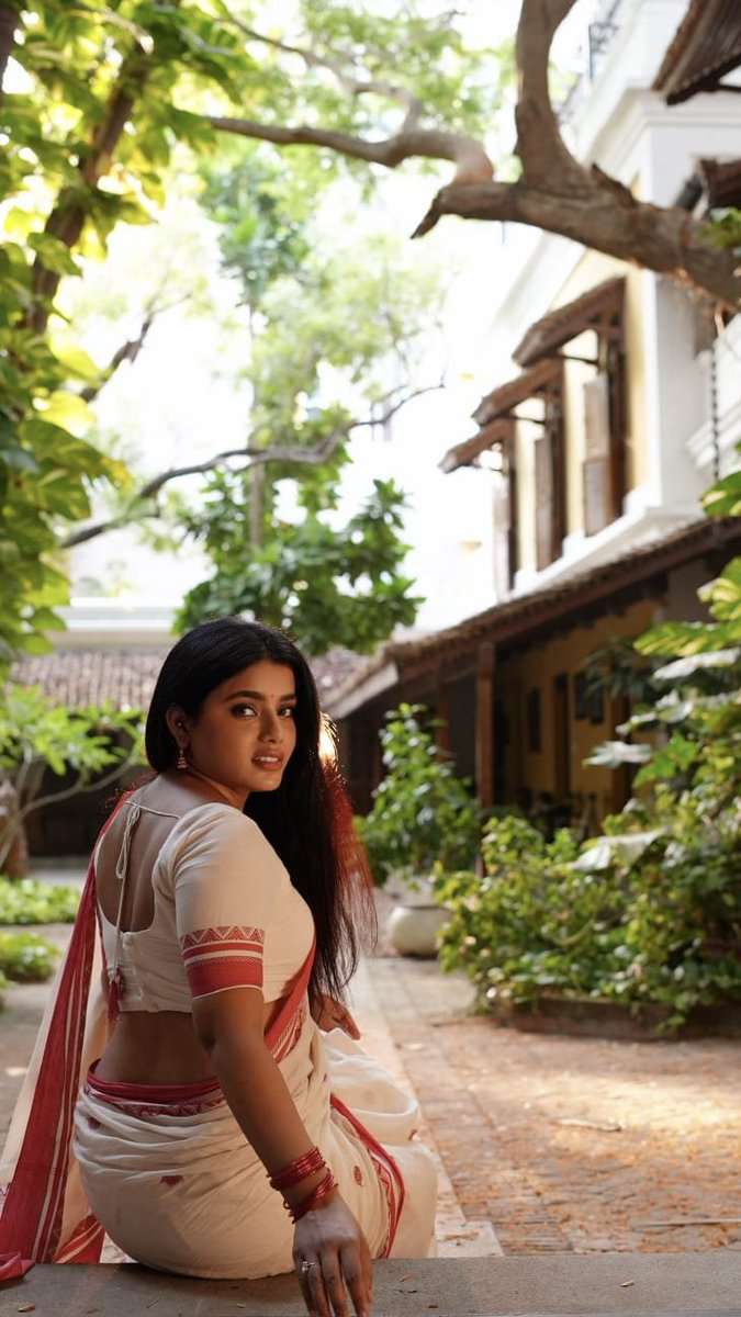 mrgyvcofficial's tweet photo. హీరోయిన్ #SumayaReddy తన లేటెస్ట్ ఫోటోషూట్... సారీ లుక్ లో 👌🏽 https://t.co/HGEejh5pnR