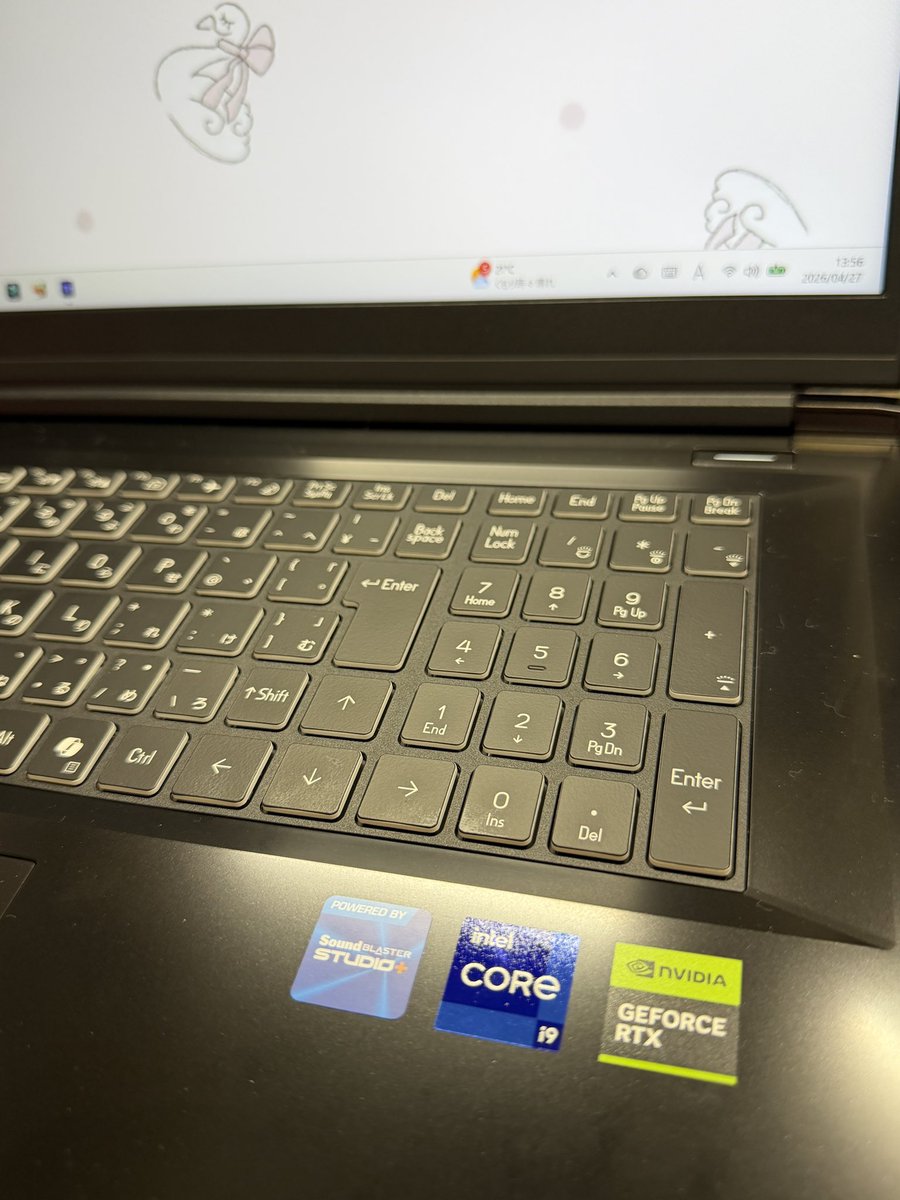 Natsuki15948's tweet photo. 前のパソコンから
かなりハイスペックになりました💻🪿🎀
(なったらしい！笑)
パソコンのことは正直よく分からないけど😂 https://t.co/zNkS9xMj57