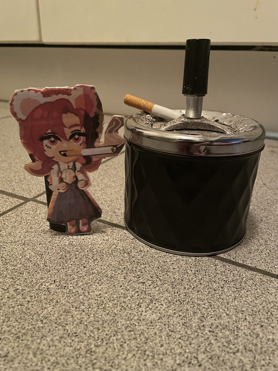 TalliniArtist's tweet photo. Oughh danmii loves her cigs 

#polartwt #polarcub https://t.co/aetjAA4AYK