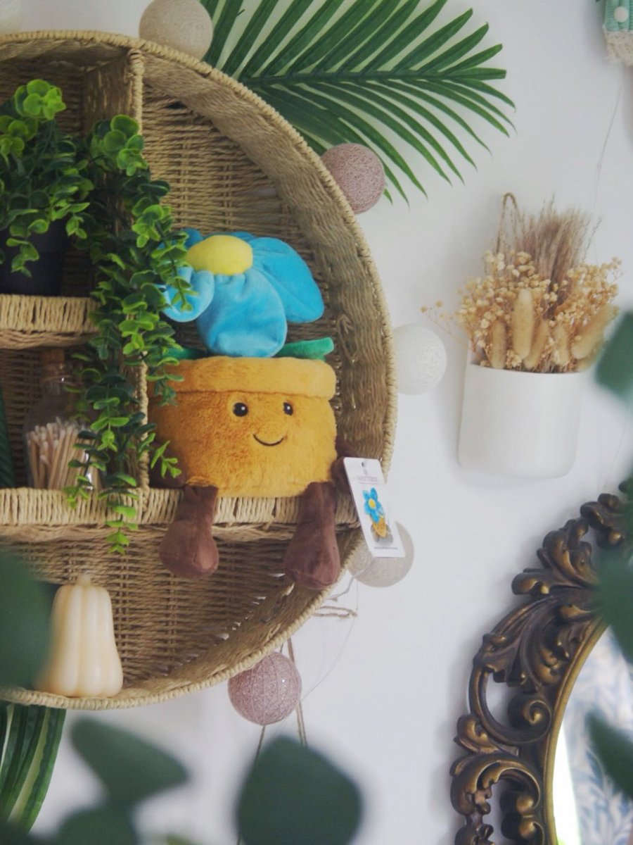 Warmies_UK's tweet image. Bringing a touch of sunshine to your space! Our cheerful Warmie is the perfect addition to brighten up any room. 

Who else loves adding cosy vibes to their decor? 

#Warmies #HomeSweetHome