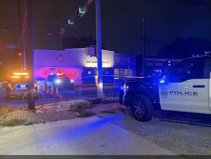 TheLastHopeUSA's tweet image. AUSTIN, Texas — The Austin Police Department is investigating a shooting that took place in East Austin Sunday night. 

The incident took place just before 8:30 p.m. at the 2000 block of E 12th St.

Number of injured and casualties still remain unknown 
#Shooter #Austin
