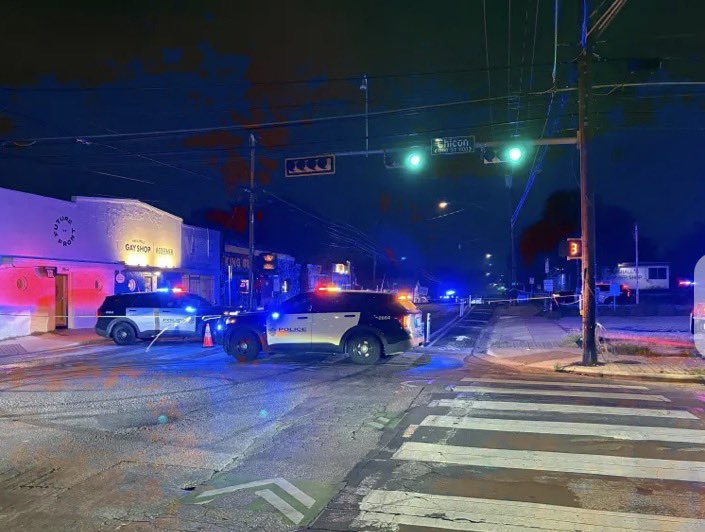 TheLastHopeUSA's tweet image. AUSTIN, Texas — The Austin Police Department is investigating a shooting that took place in East Austin Sunday night. 

The incident took place just before 8:30 p.m. at the 2000 block of E 12th St.

Number of injured and casualties still remain unknown 
#Shooter #Austin