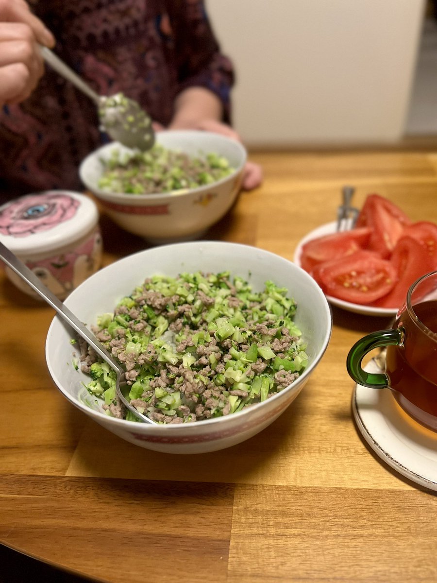 KagamiYumiko's tweet image. 今月の定例会は蘭花さんちで蘭花ご飯食べてゴロゴロしてリフレッシュ〜。
蘭花が光州事件に関連した韓国映画を時系列で観ようと思ってるって話から、夜中に2人で『タクシー運転手 約束は海を越えて』(←時系列無視)を見た〜久しぶりに見たけど、ソン•ガンホ素晴らしいな。 #cinema
お邪魔しました〜！