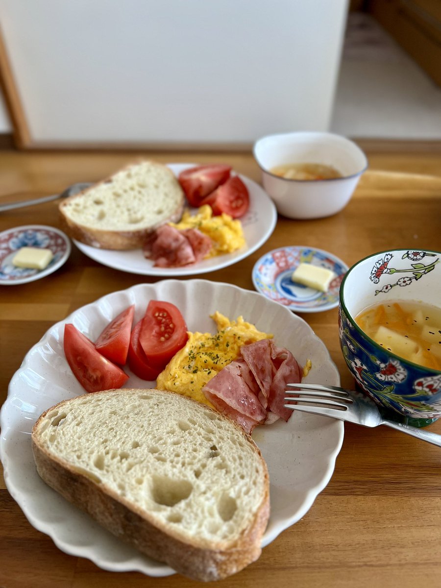 KagamiYumiko's tweet image. 今月の定例会は蘭花さんちで蘭花ご飯食べてゴロゴロしてリフレッシュ〜。
蘭花が光州事件に関連した韓国映画を時系列で観ようと思ってるって話から、夜中に2人で『タクシー運転手 約束は海を越えて』(←時系列無視)を見た〜久しぶりに見たけど、ソン•ガンホ素晴らしいな。 #cinema
お邪魔しました〜！
