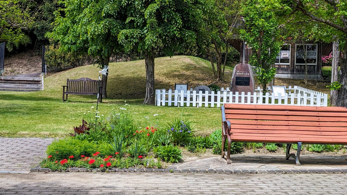 今年の超会議の紙様はこれにしました。
2024年は超会議の翌日ぺん旅だったんですよね。その時の写真です。
カーシェアに5人で乗ってご本人と聖地巡りして。翌日もみんなで愛知の聖地巡礼して。楽しかったなぁ。