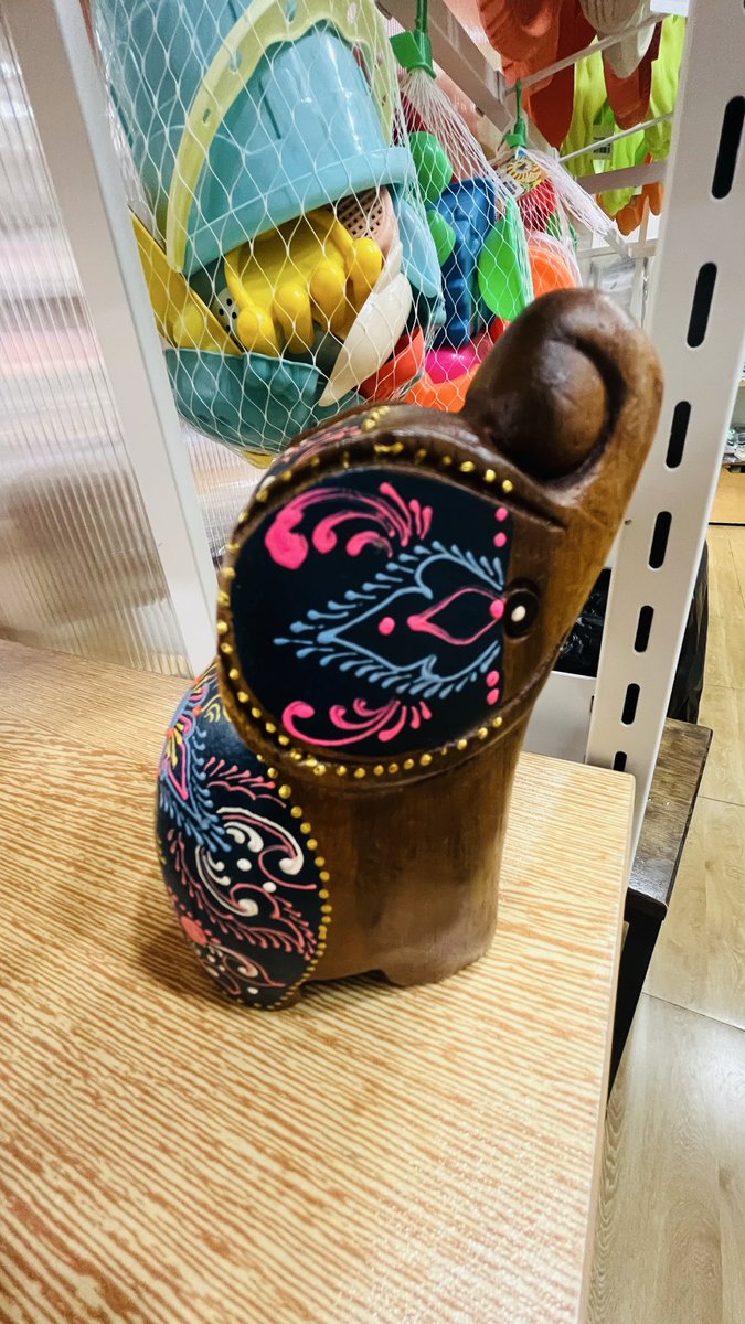 MAHANAKA_Phuket's tweet image. #MAHA NAKA 🧜 
#Souvenir shop🌾
#patong 🍃
#phuketthailand 🍂 

#Wooden carvings of elephants and rabbits. 🐥🐣