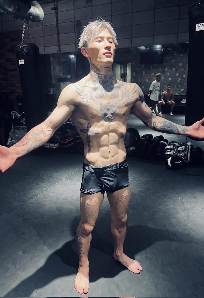 ととろ tweet media